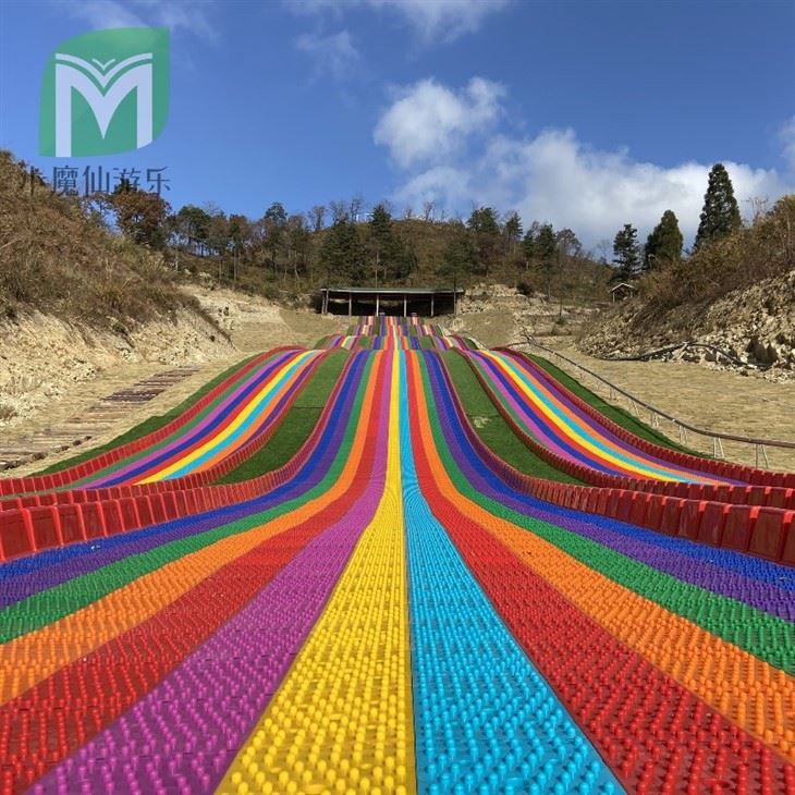 गेंद के बिना चार-कॉर्नर इंद्रधनुषी स्लाइड